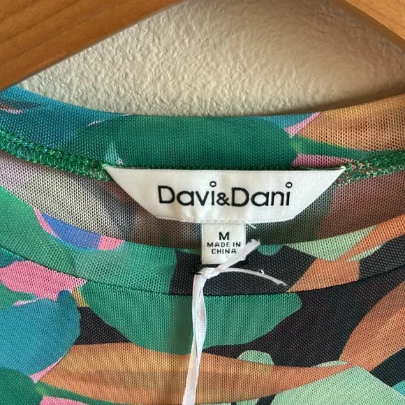 Davi & Dani Anica Floral Mesh Long Sleeve Top Green Womens Size Medium - Picture 9 of 13